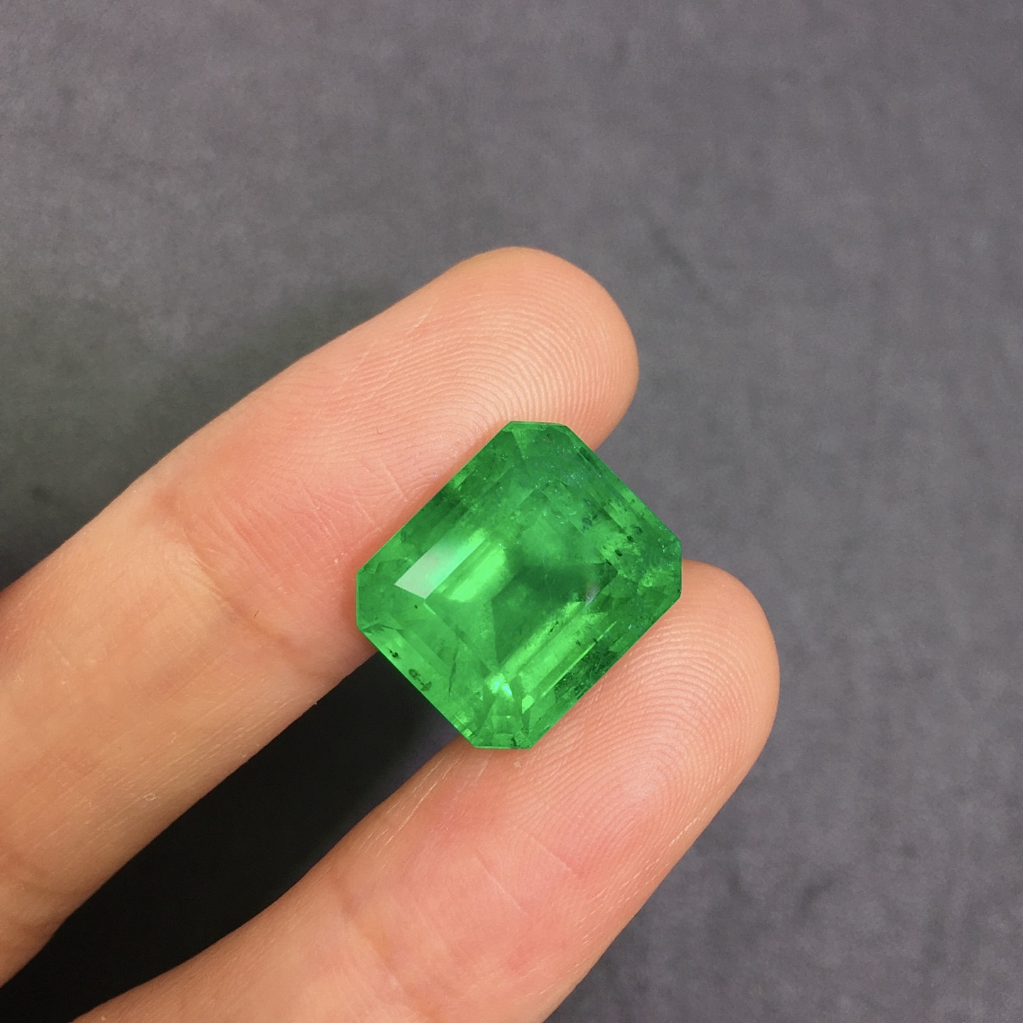 10.82ct刻面祖母绿裸石