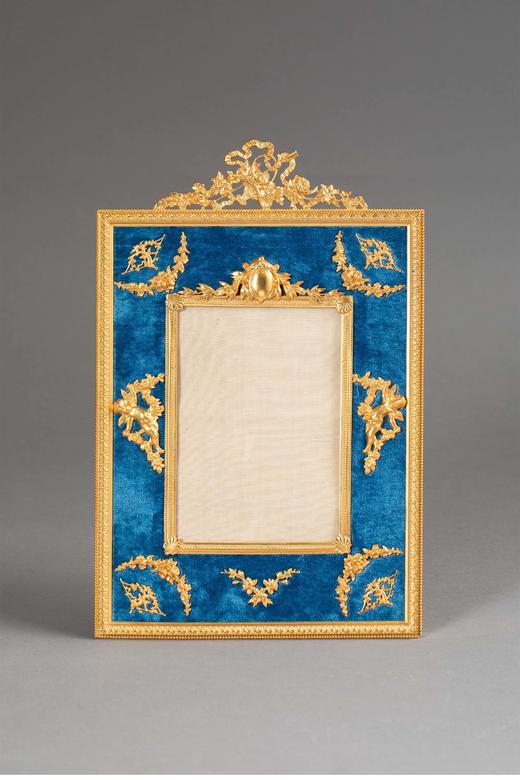 独角鹿西洋古董法国出品路易十六风格天使花卉主题铜鎏金精雕装饰蓝色天鹅绒方形古董相框 商品图0