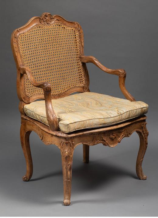 【已售】独角鹿西洋古董法国出品路易十五风格卷叶花卉主题榉木精雕装饰藤编椅背扶手椅 商品图1