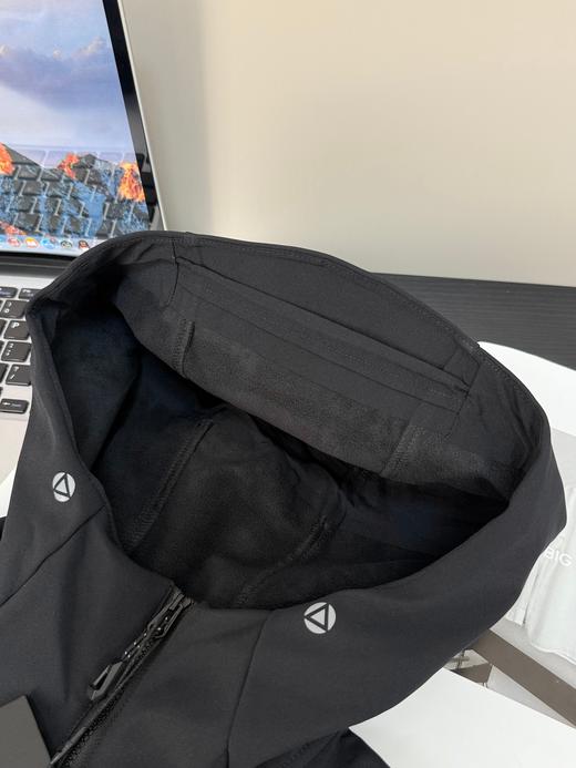 点此购买 凯乐石秋季女士户外活动抗风防泼水轻便耐磨冲锋衣外套 fc 329954 商品图7