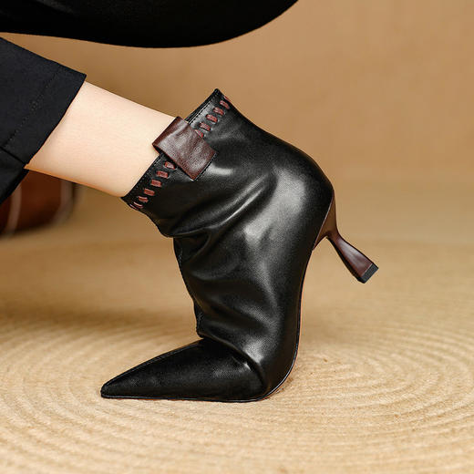 【预售5天】简约风小羊皮拼色细跟小短靴女冬季新款尖头高跟短筒时装靴春秋单靴DB&M6579 商品图4