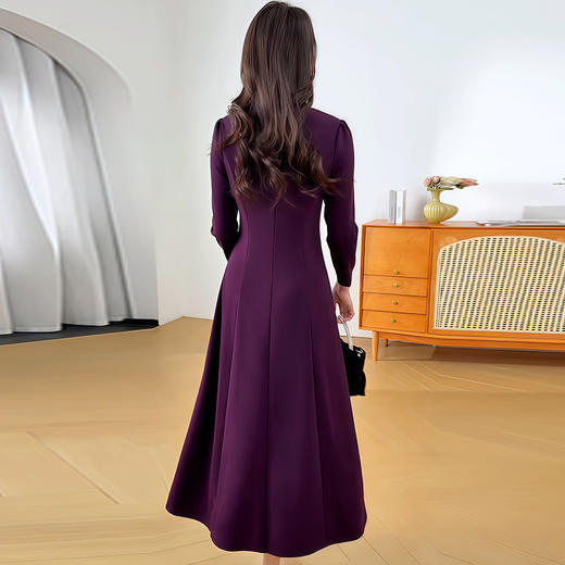 QYMXYKL-26805-Y连衣裙女2025年新款中年妈妈装长袖V领中长款紫色A字裙 商品图2