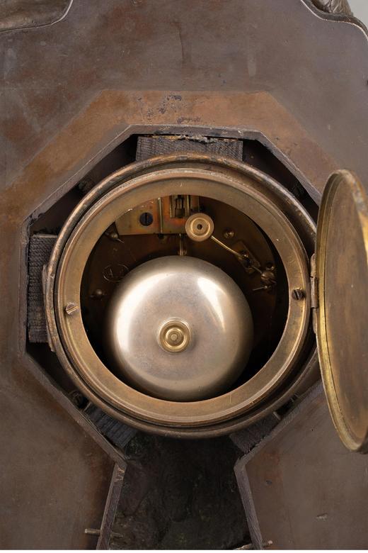 独角鹿西洋古董日本明治时期卷叶纹硬木精雕底座装饰东方盘龙主题镀金铜雕座钟古董钟表 商品图5