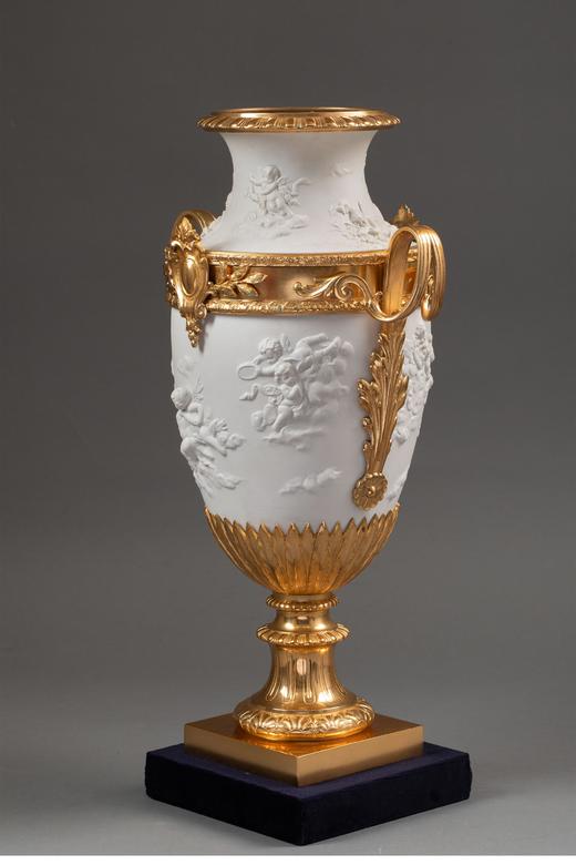 独角鹿西洋古董法国出品花叶纹铜鎏金精雕装饰神话小天使主题素胎瓷浮雕双耳花瓶一对 商品图2