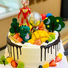 ［奥特曼创意淋面水果蛋糕］