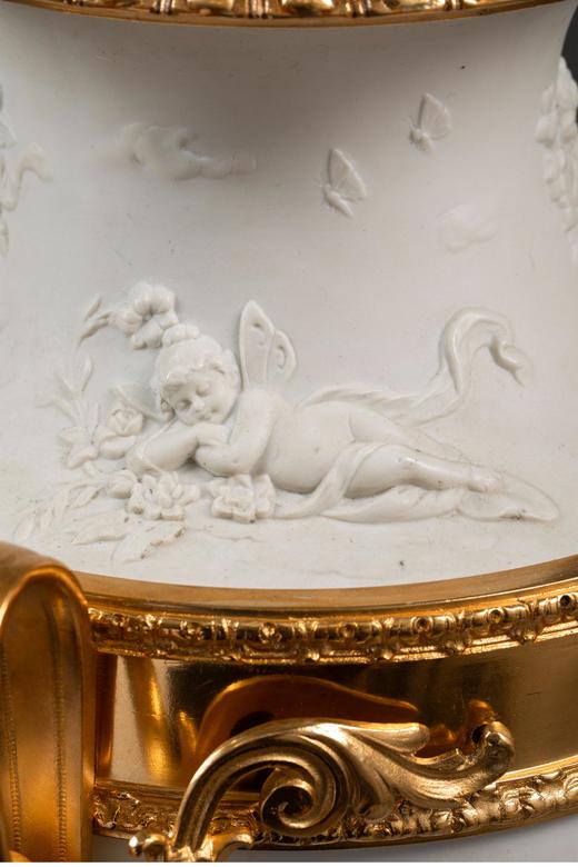 独角鹿西洋古董法国出品花叶纹铜鎏金精雕装饰神话小天使主题素胎瓷浮雕双耳花瓶一对 商品图8