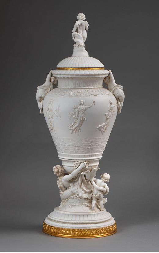 独角鹿西洋古董法国艺术家E. JAMMES签名出品铜鎏金精雕装饰维纳斯与丘比特主题素胎瓷浮雕带盖古董花瓶摆件 商品图3