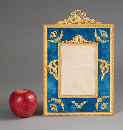 独角鹿西洋古董法国出品路易十六风格天使花卉主题铜鎏金精雕装饰蓝色天鹅绒方形古董相框 商品图1