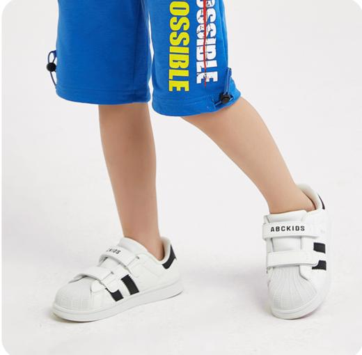 脚宽脚胖拍大一码哦！【儿童鞋服丨Abckids儿童板鞋合集】防踢撞鞋头弹性好，保护脚趾，加固后跟结构，细腻鞋面舒适柔软，易打理擦拭，透气孔设计易排汗，鞋底防滑耐磨，便捷魔术贴方便易穿脱，跑跳不累脚 商品图1