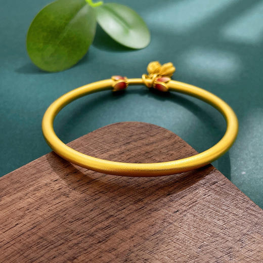 【限时克减150元】足金999 #复古风 #低温珐琅 #两世欢 古法空心固口手镯好运莲莲莲花莲蓬吊饰圆管手镯(YQGFSZ00521))预售产品下单后不退款不退货不换货不补差价 商品图2