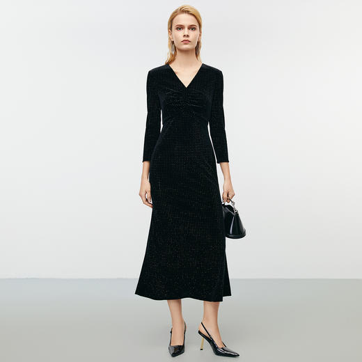 EITIE爱特爱复古V领轻奢显瘦高腰黑色礼服连衣裙冬季新款8077704 商品图1