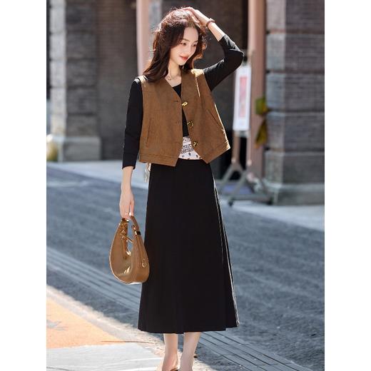 韩系时尚气质麂皮绒马甲，丝巾显瘦打底裙两件套HR-YF2621 商品图1