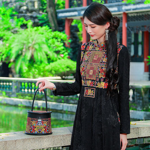 【经典绣花】鹤颜归水桶手提包 | 现货加急发 商品图0