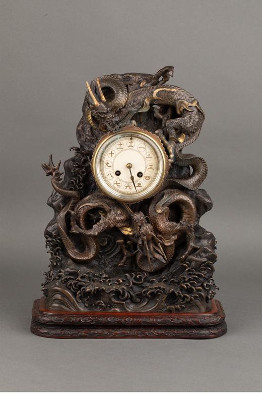 独角鹿西洋古董日本明治时期卷叶纹硬木精雕底座装饰东方盘龙主题镀金铜雕座钟古董钟表 商品图0