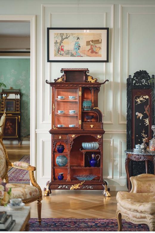 独角鹿西洋古董 法国出品VIARDOT东方风格瑞兽主题铜鎏金精雕装饰卷叶回纹梧桐木精雕多宝阁式展柜 商品图0