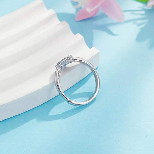 【限时8.8折】PT950 #CNC 【国际铂金协会】铂金半空非一体小幸运鱼鳞四叶草女戒(ACPTJZ00023))预售产品下单后不退款不退货不换货不补差价 商品图2