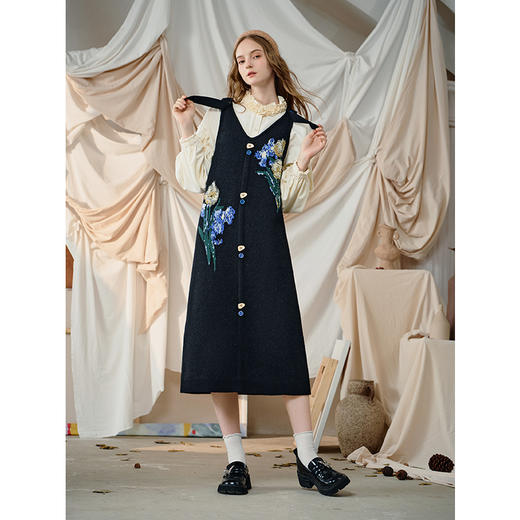 两三事梵高文艺花间梦影2025秋新款森系花朵图案毛织背带裙连衣裙 商品图2