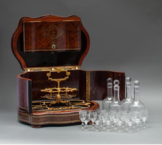 独角鹿西洋古董法国出品细木镶嵌烈酒箱装饰铜鎏金精雕支架配花叶纹蚀刻水晶古董酒具套件 商品图3