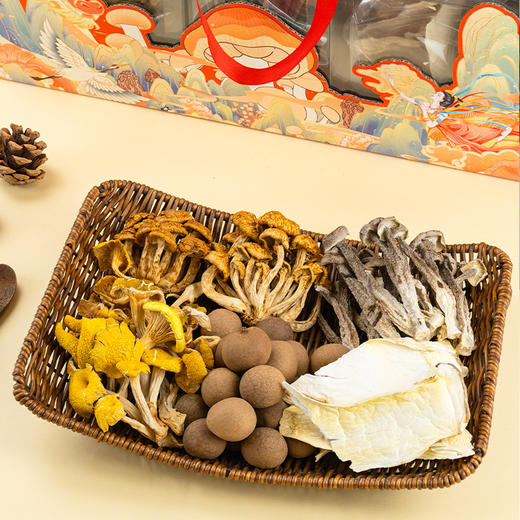 优选丨鲜珥家 好运多多山珍礼盒/菌欢颜菌菇礼盒 新鲜采摘到自然干制而成，保留菌菇的鲜美醇香，自然好山珍，看得到真材实料，送礼佳品 商品图1