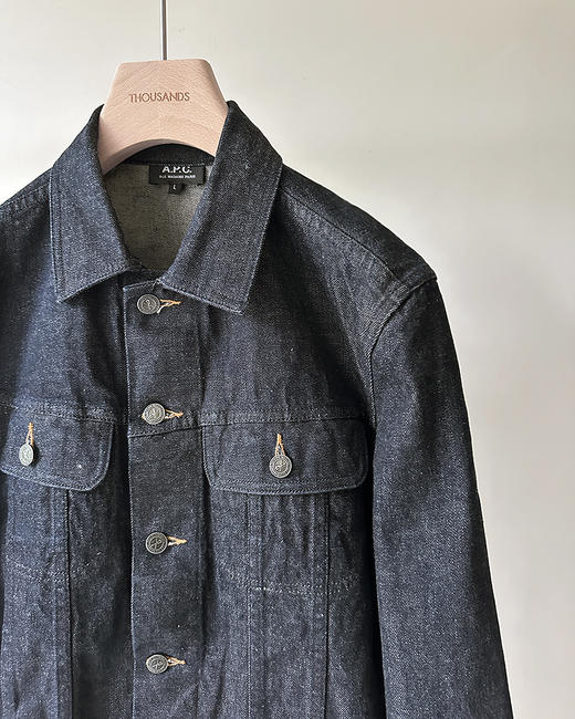 现货 THS-无  APC家 源尾必入 丹宁牛仔外套QF093+简约通勤牛仔包 CQ1414 棒球帽 CN211 商品图8