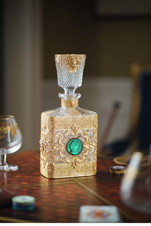 独角鹿西洋古董法国出品繁花卷叶纹铜鎏金精雕镶嵌古典女子肖像主题卡梅奥装饰水晶烈酒瓶 商品图1