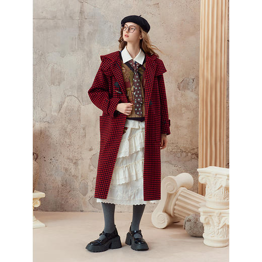 【暖冬内购】两三事 风旅日记 2025冬季新款复古红格子牛角扣连帽羊毛呢外套女 商品图1