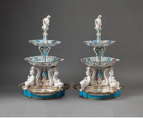 独角鹿西洋古董法国孩童人物造型素胎瓷雕装饰古典花叶主题手绘描金多层瓷盘古董摆件一对