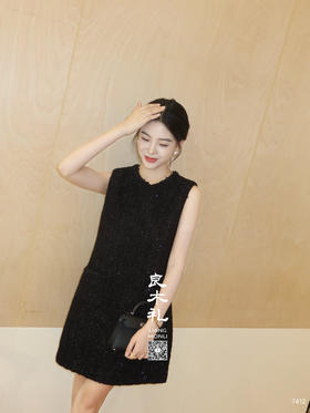 休闲——羊毛镶珠连衣裙