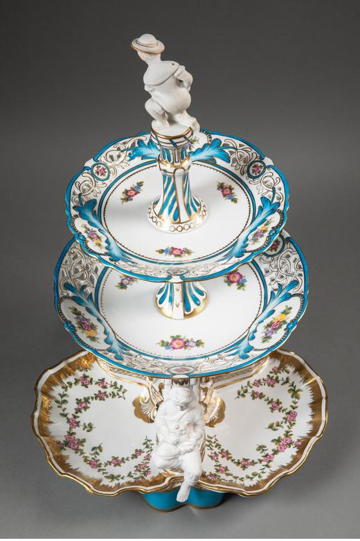 独角鹿西洋古董法国孩童人物造型素胎瓷雕装饰古典花叶主题手绘描金多层瓷盘古董摆件一对 商品图3