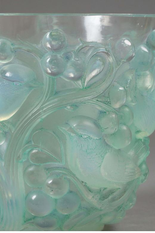 独角鹿西洋古董 法国顶级水晶工坊莱俪LALIQUE设计出品「Avallon 阿瓦隆」主题淡绿色欧泊水晶花瓶艺术摆件 商品图3