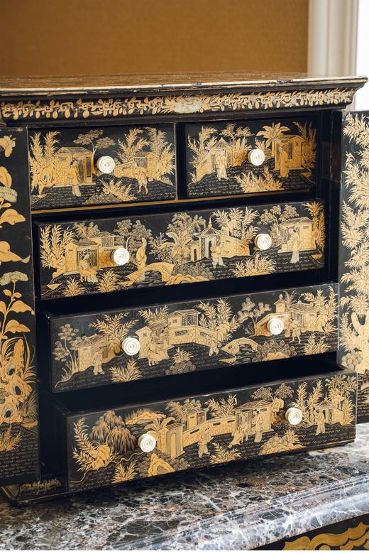 【已售】独角鹿西洋古董国清代东方花叶龙纹装饰园邸人物主题黑漆描金双开门收纳柜古董家具 商品图5