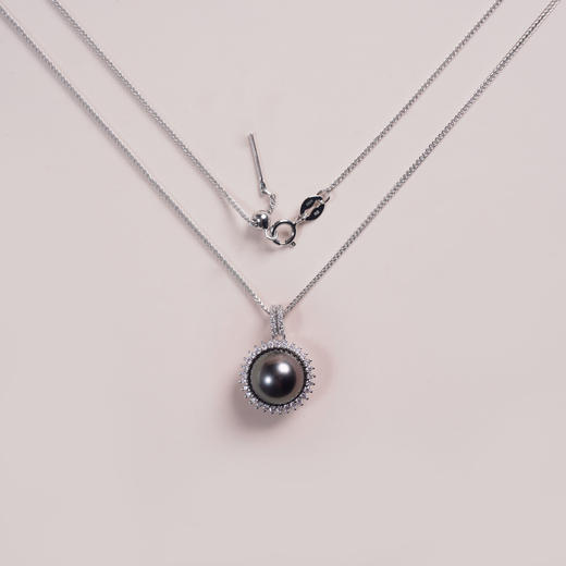 阮仕珍珠 夜葵系列S925银大溪地黑珍珠链牌 9-10mm 正圆 极微瑕 极强光 商品图4