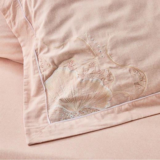 多喜爱 全棉磨毛床上用品四件套 {纹本无界系列}秋日暖意/格列尔特/玫瑰忆梦hl 【新疆棉磨毛】【柔暖触肤】【精美礼盒】【精致刺绣】温暖舒适 手感细腻 商品图7