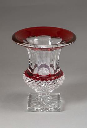 【已售】独角鹿西洋古董法国著名水晶工坊圣路易出品Versaille款美第奇樽造型红色水晶精雕古董花瓶