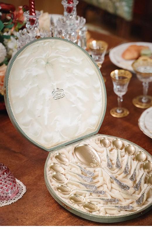 【已售】古董餐具 德国出品卷叶花卉纹银镀金精雕冰淇淋勺餐具套件 带原盒 商品图1