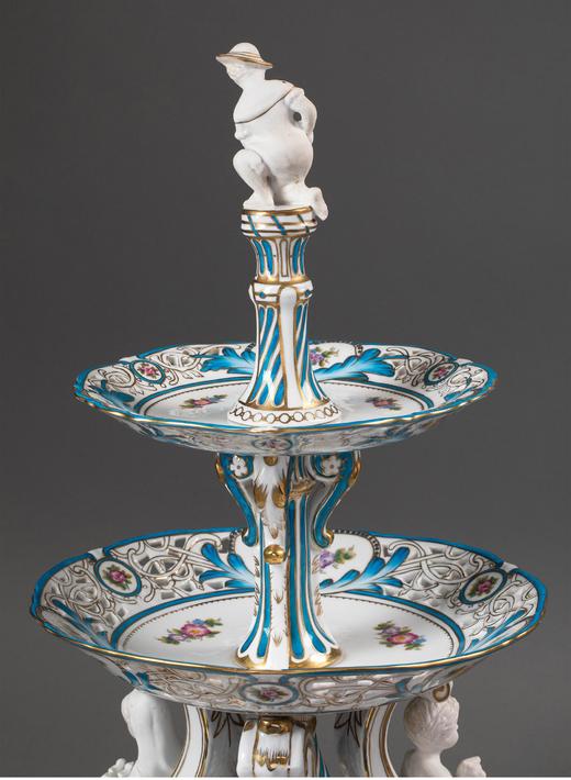 独角鹿西洋古董法国孩童人物造型素胎瓷雕装饰古典花叶主题手绘描金多层瓷盘古董摆件一对 商品图4