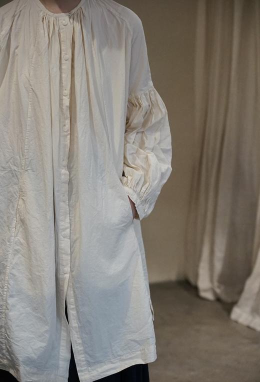 CASEY/CASEY 米色圆领纸感薄长款衬衫 商品图4