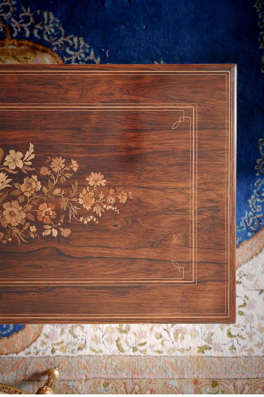 【已售】独角鹿西洋古董法国出品路易十六风格胡桃木精雕装饰自然繁花主题细木镶嵌边桌 商品图3