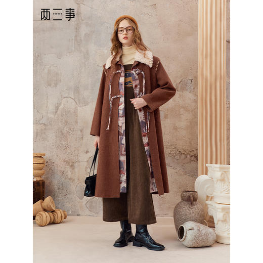 【暖冬内购】两三事 亭格间色 2025秋冬新款印花拼接可拆毛领毛呢外套女 商品图0