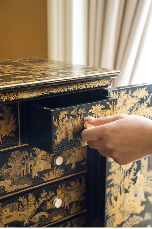 【已售】独角鹿西洋古董国清代东方花叶龙纹装饰园邸人物主题黑漆描金双开门收纳柜古董家具 商品图2