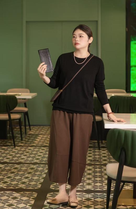 一周内发货👜【羊皮真皮小包】手机包、腋下包、手提包、斜挎包...秋冬法棍包，它小巧轻便，正好放下手机、纸巾、钥匙和卡片——日常出门的必备品一样不落，但也懂得给自己的容量做减法，不贪多，不赘余。 商品图7