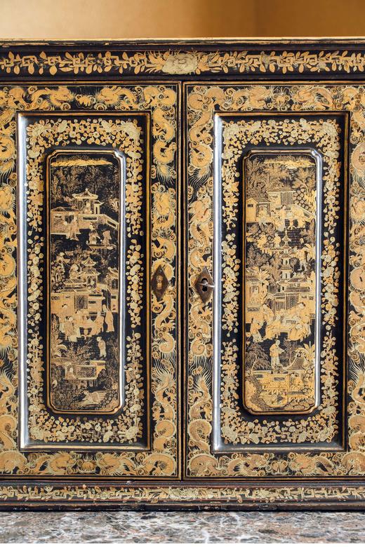 【已售】独角鹿西洋古董国清代东方花叶龙纹装饰园邸人物主题黑漆描金双开门收纳柜古董家具 商品图3
