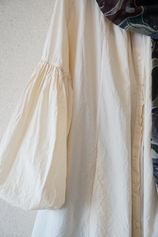 CASEY/CASEY 米色圆领纸感薄长款衬衫 商品图11