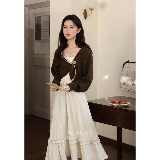 鹿向南「布朗可可」法式无袖吊带连衣裙女早秋设计感高腰杏色长裙 商品图0