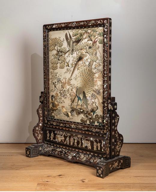 独角鹿西洋古董中国出品木框螺钿镶嵌屏开富贵主题粤绣插屏艺术摆件 商品图1