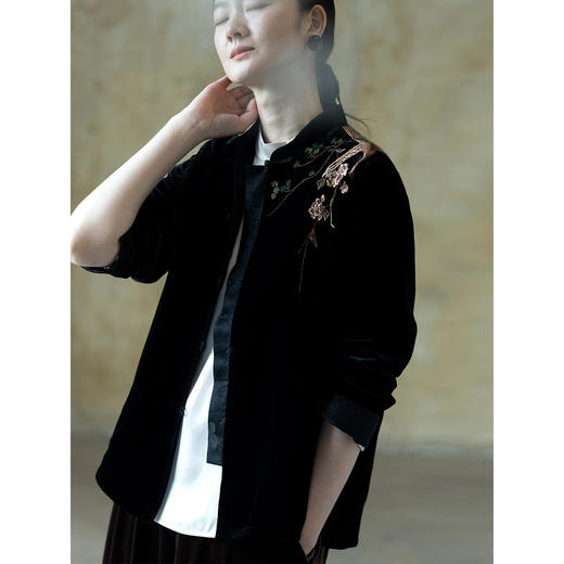 牧衣游原创 丝绒手工刺绣短外套秋新款立领东方复古百搭开衫 鸢蓝 商品图3