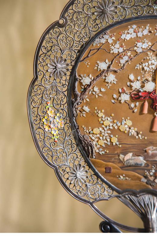 独角鹿西洋古董古董团扇「政之」款花篮鸳鸯主题金漆地芝山镶嵌银累丝团扇造型装饰摆件 商品图1