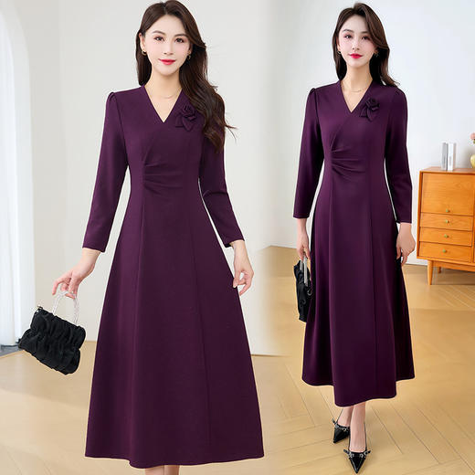QYMXYKL-26805-Y连衣裙女2025年新款中年妈妈装长袖V领中长款紫色A字裙 商品图3