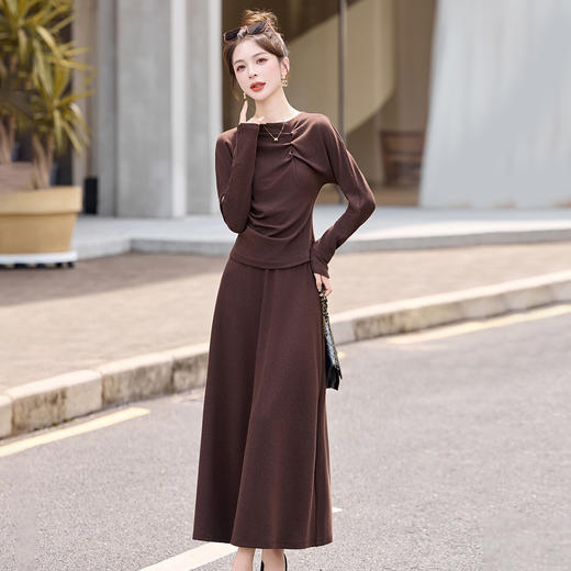 HR SNX3186简洁领型气质减龄凸显女人味两件套裙 商品图3