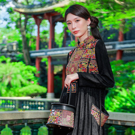 【经典绣花】鹤颜归水桶手提包 | 现货加急发 商品图3